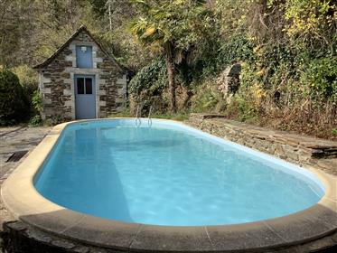 Maison + Vues + Gîte + 2 piscines + jardin + chemins Vallée du Lot