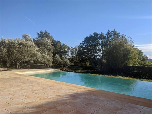Moissac Bellevue charmante villa avec piscine sur 2000 m2 de terrain clos.