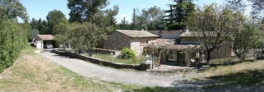 Draguignan, stone house with swimming pool on 4000m2 of land not overlooked.