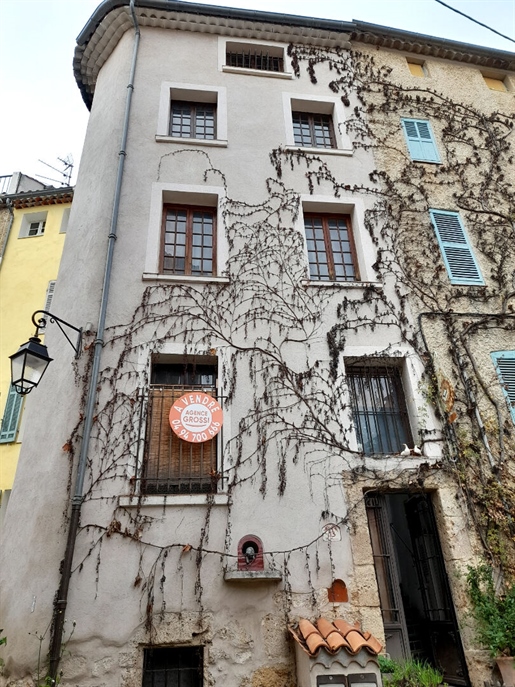 Cotignac, beautiful house of character in the center of the village.