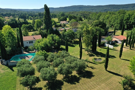 Villecroze, charmante propriété sur 4.2 hectares, bastide de charme, poolhouse, piscine, bassin, cab