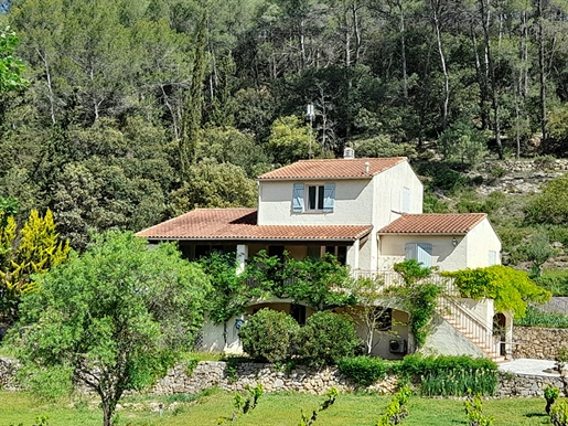 Magnifique maison à la campagne entièrement rénovée à Entrecasteaux sur un terrain de 6060m2