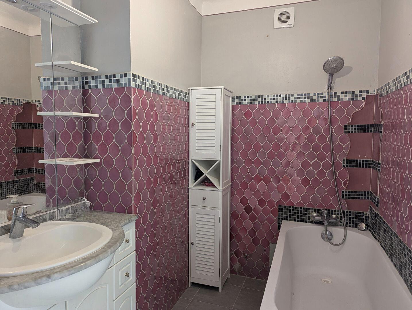 Purchase: Apartment (83690)