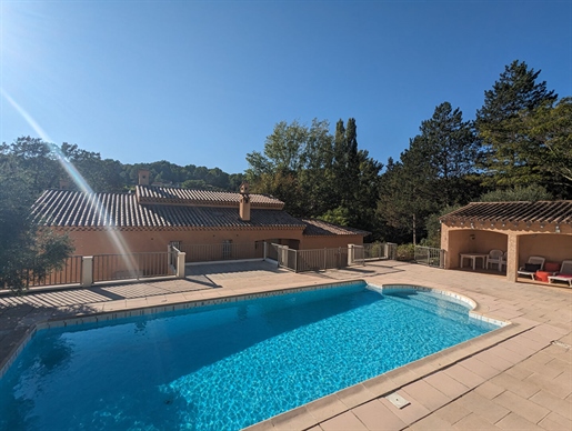 Salernes maison traditionnelle, 180 m², 6 pièces avec piscine et double garage.