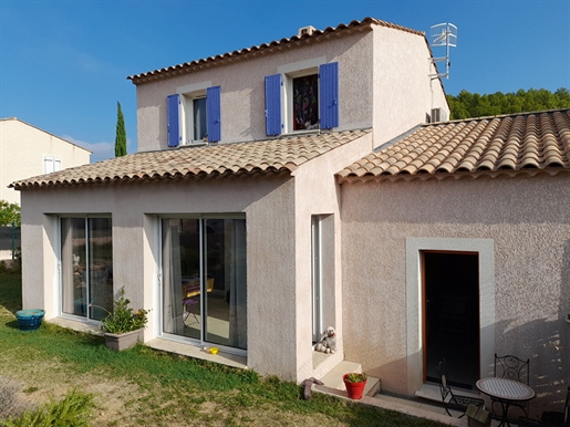 Le Thoronet, Price drop for this Provençal villa with garden close to the village.