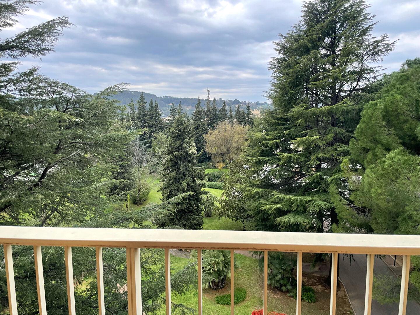 Draguignan, 4-room apartment 93 m2, elevator, 2 balconies.