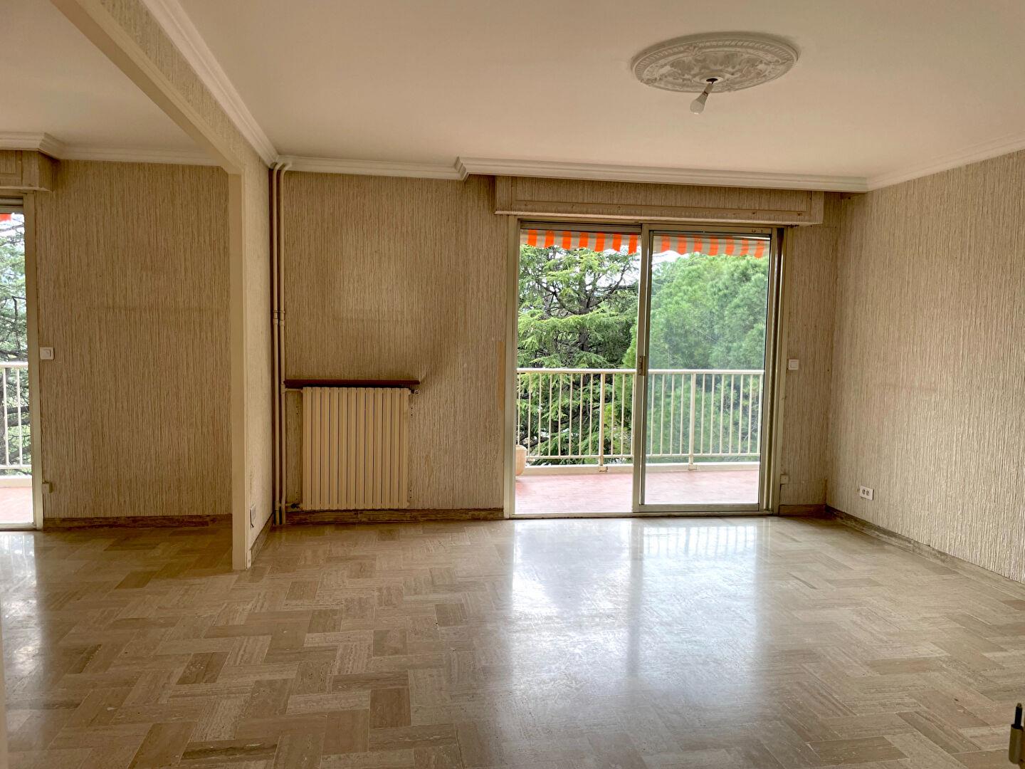 Draguignan, 4-room apartment 93 m2, elevator, 2 balconies.