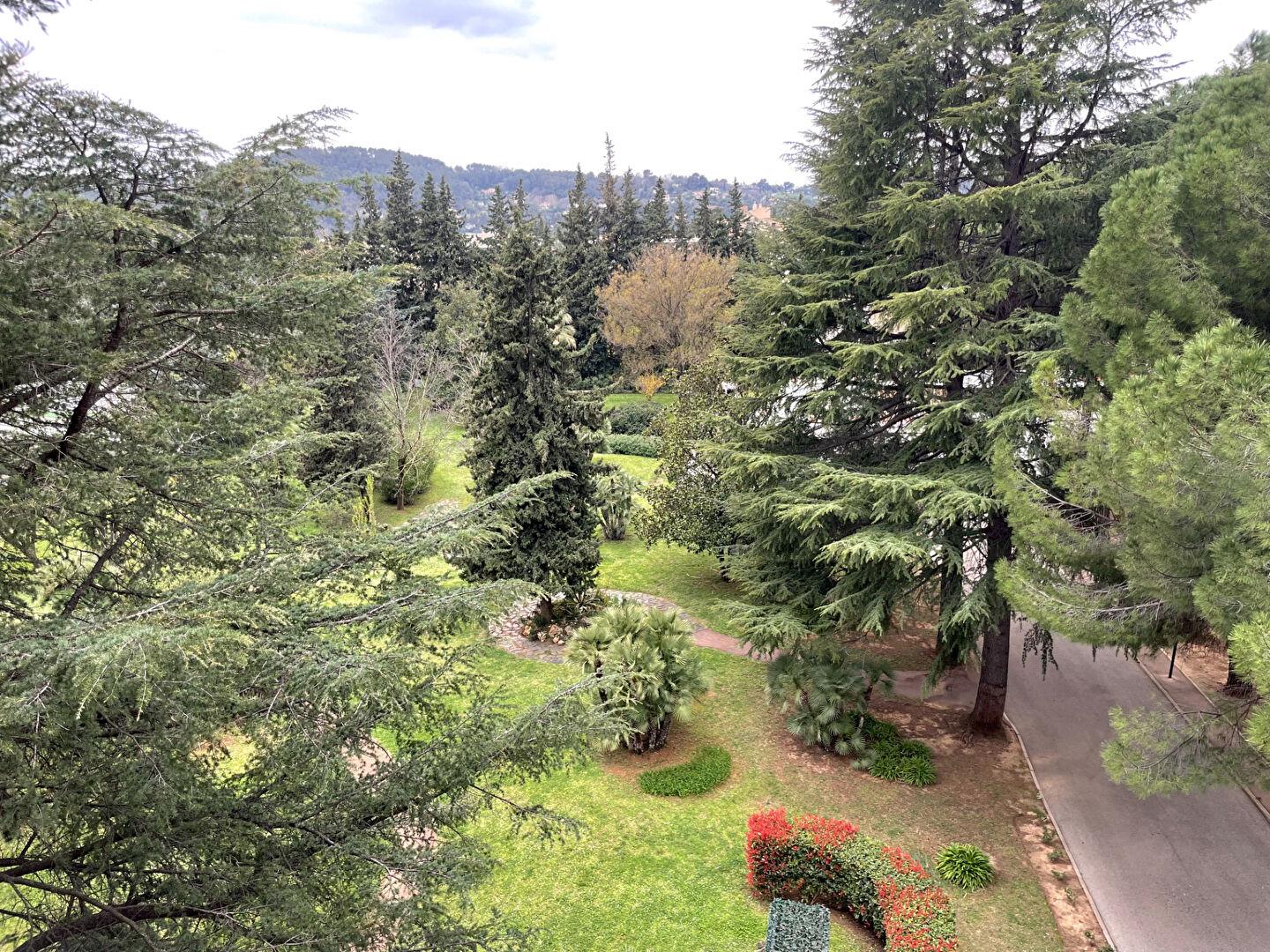 Draguignan, 4-room apartment 93 m2, elevator, 2 balconies.