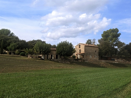 Aups, superb bastide with shed and swimming pool on 1.6 hectares.