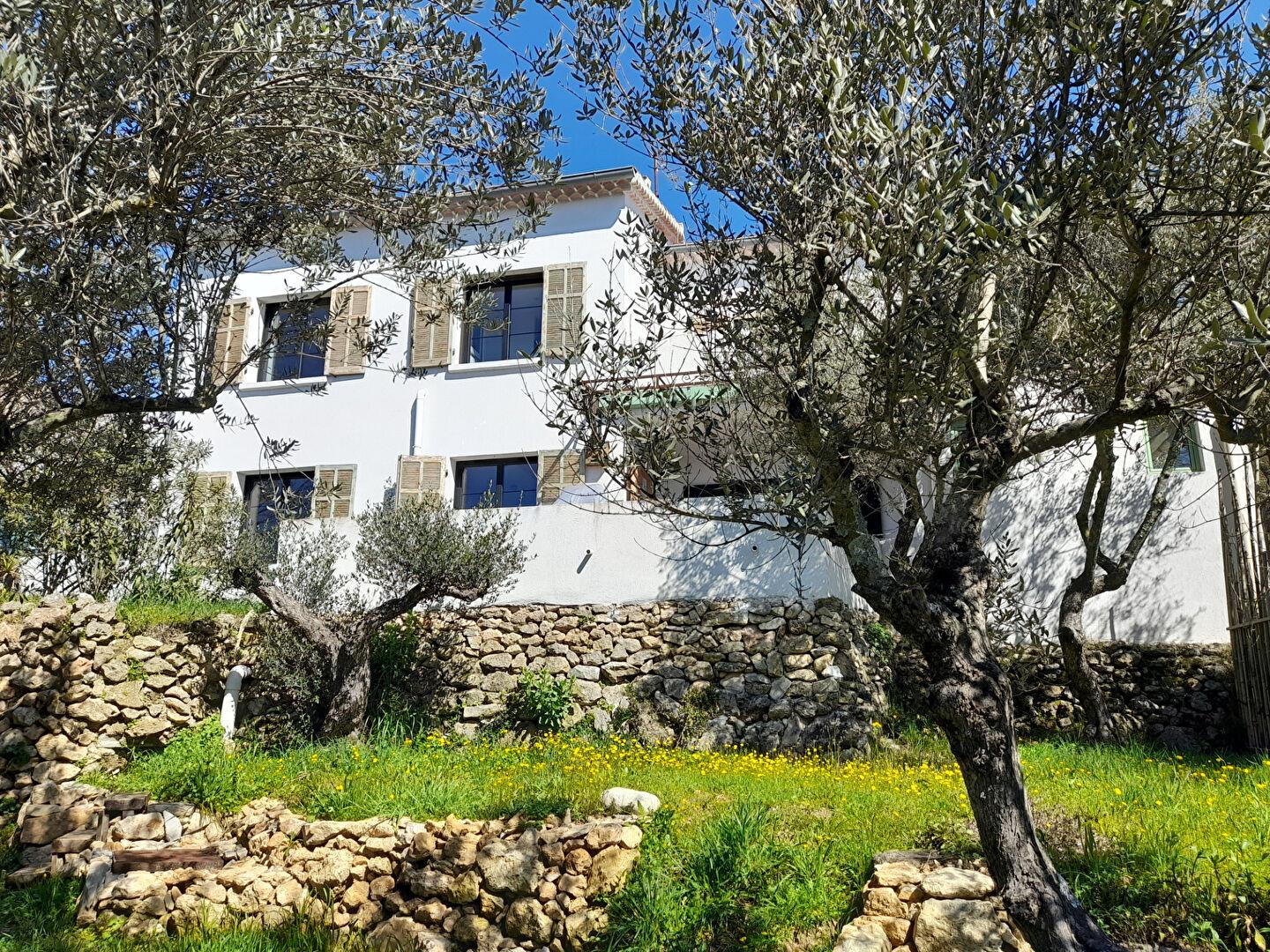 Cotignac, charmig villa med pool och panoramautsikt