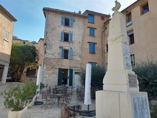 Entrecasteaux, charmant Provençaals huis op 3 verdiepingen.