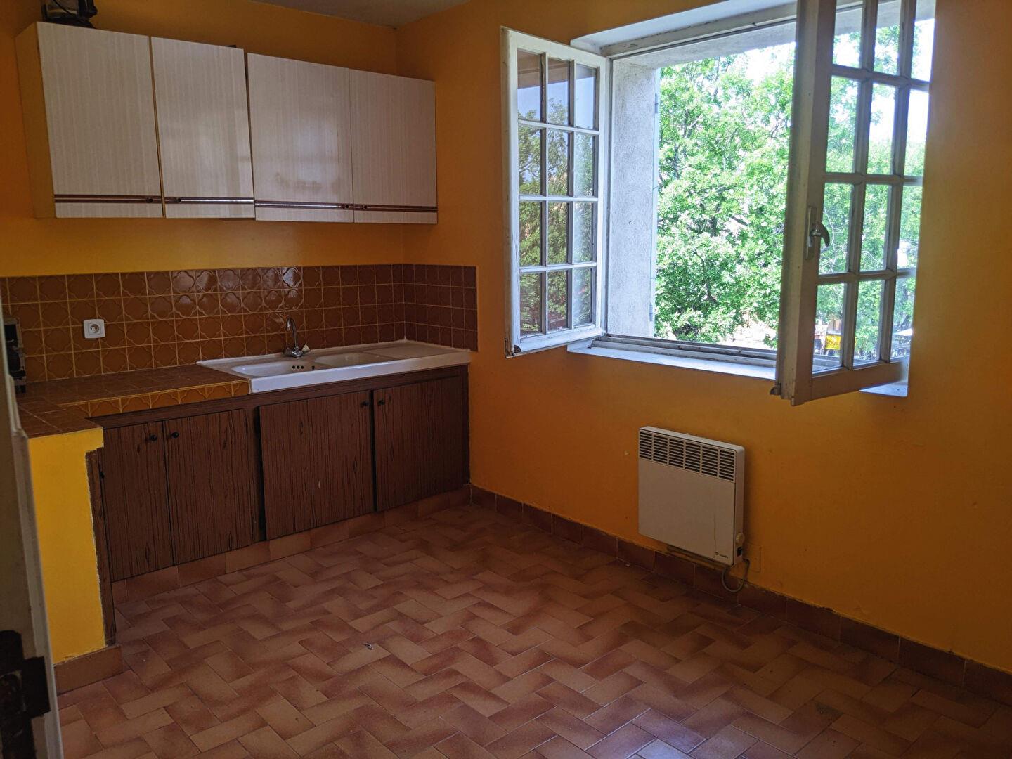 Les Salles sur Verdon, charming T3 type apartment.