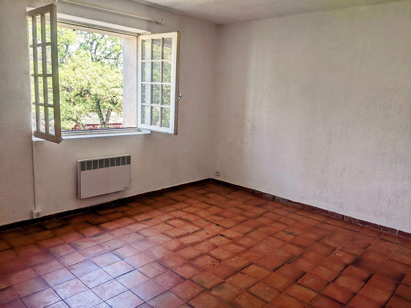 Les Salles sur Verdon, charming T3 type apartment.