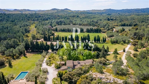 Unique property in a 28.5-hectare reserve