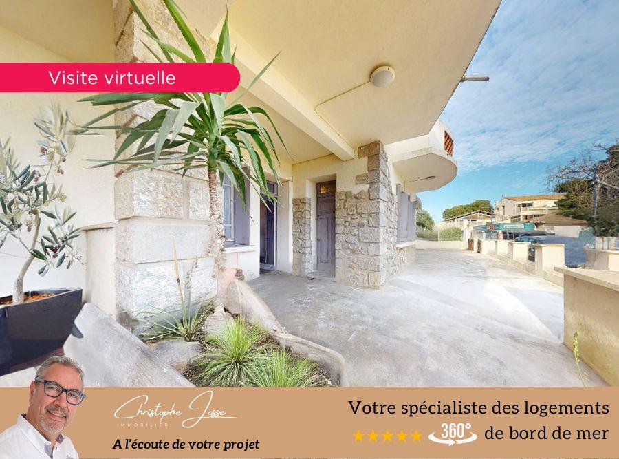 Ground floor real estate complex in a characterful residence with sea view