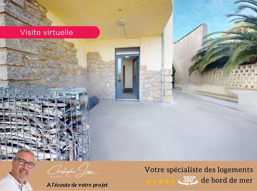 Ground floor real estate complex in a characterful residence with sea view