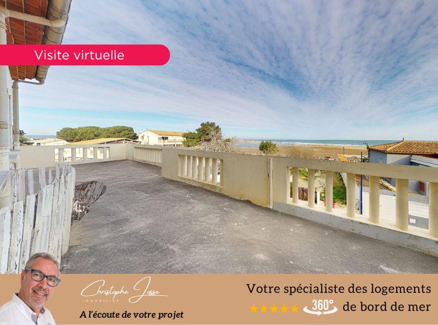 Ground floor real estate complex in a characterful residence with sea view