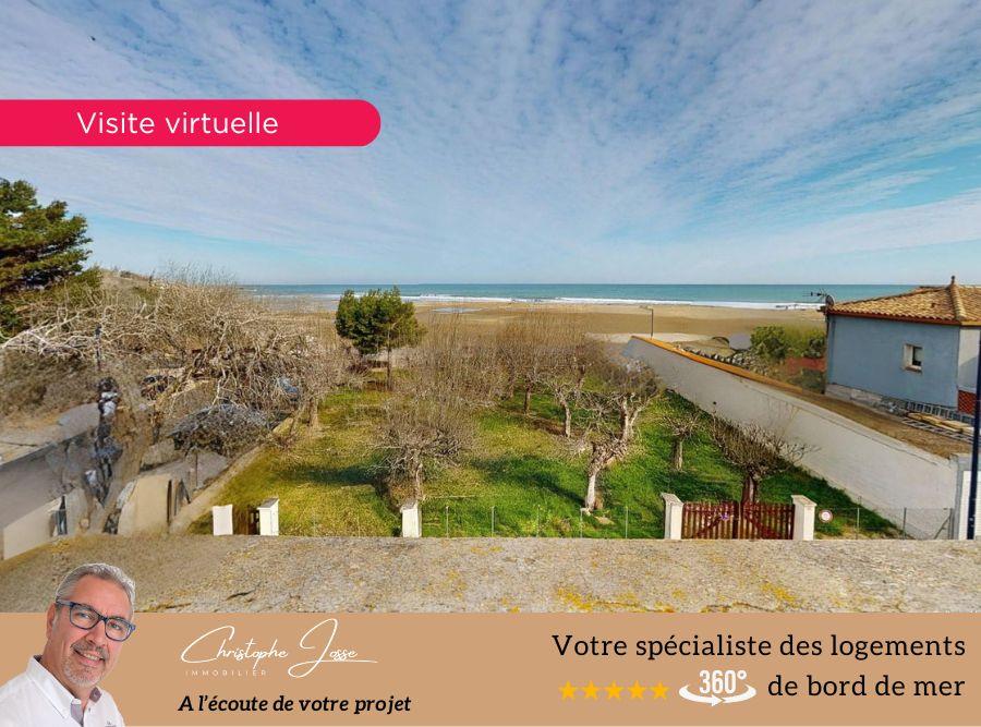 Ground floor real estate complex in a characterful residence with sea view