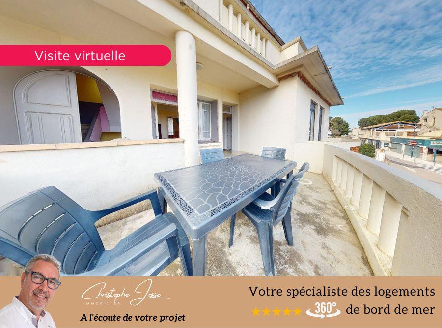 Ground floor real estate complex in a characterful residence with sea view