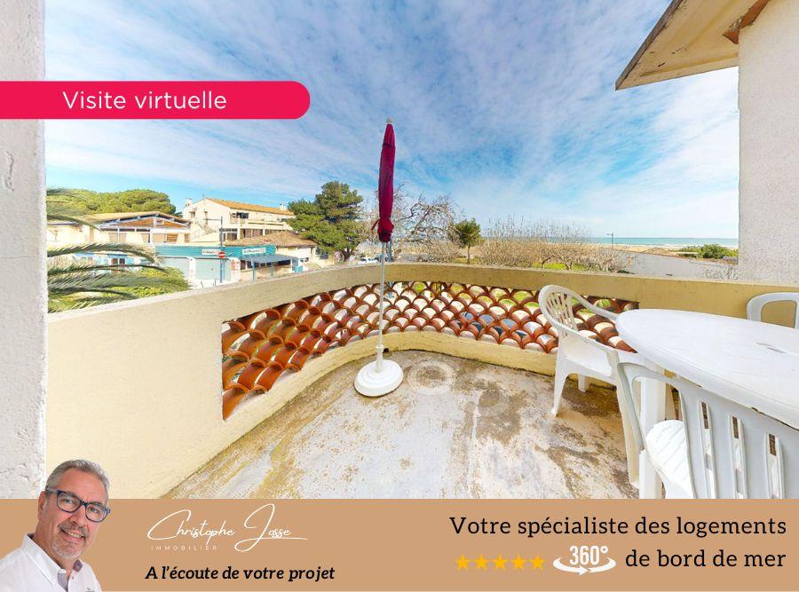 Ground floor real estate complex in a characterful residence with sea view