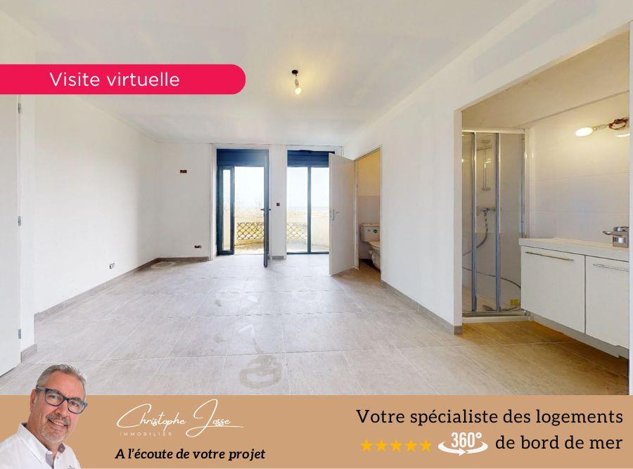 Ground floor real estate complex in a characterful residence with sea view