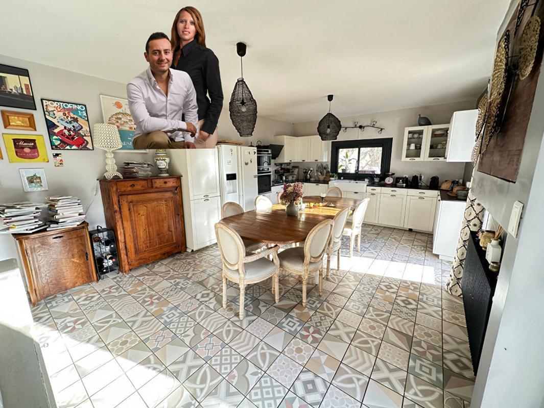 Large bright house of 200 m² with swimming pool in Istres