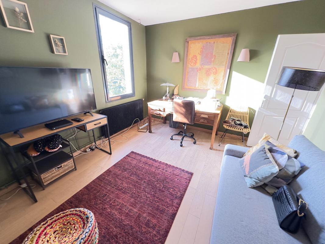 Large bright house of 200 m² with swimming pool in Istres