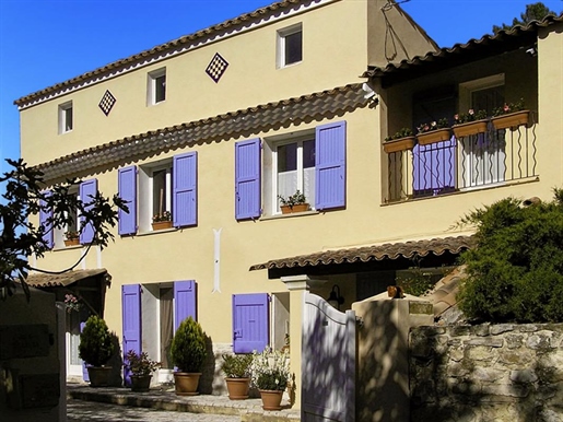 Excluded, near Forcalquier, Beautiful Village House of 126 m² with terraces, garden and courtyard