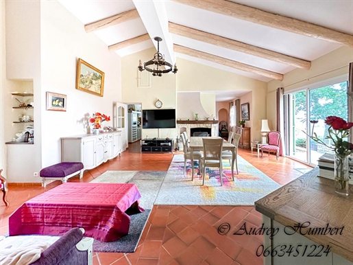 Exclusive property in Manosque, Unique property of 234 m² on 1ha 4 of land with olive grove, swimmi