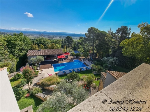 Exclusive, in Provence, Exceptional Property, 350 sqm on splendid grounds of 4400 sqm with swimming