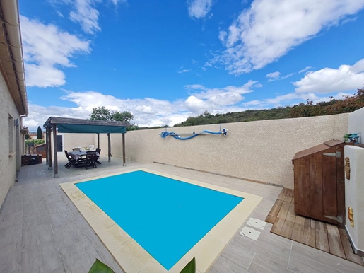 Villa type 4 de plain pied, 93m² habitables avec garage/piscine sur 744 m² de terrain