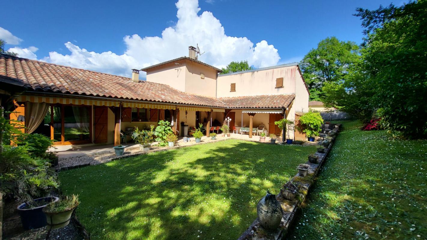 Maison Bourgnac 9 pièce(s) 270 m2