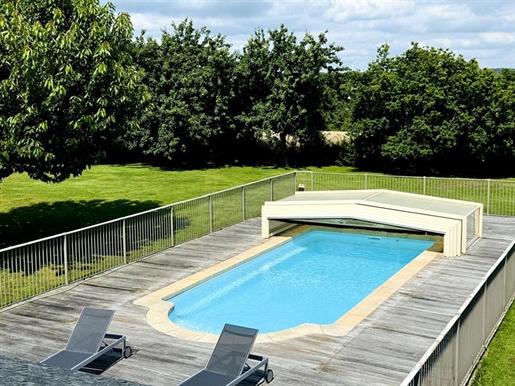 Propriete 283 m2- Domaine sécurisé- Annexes - Piscine