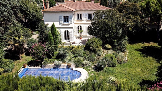 Mansion, landscaped park, swimming pool and double garage