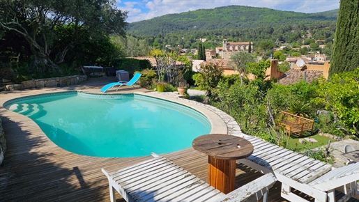 Villa with dominant views, swimming pool and garage