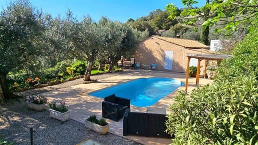 Single storey villa with pool