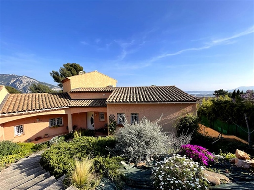 Exceptionnelle - villa avec piscine et sa magnifique vue - Quatre chemins des routes - Toulon (83200