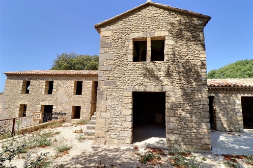 Village farmhouse near Uzès