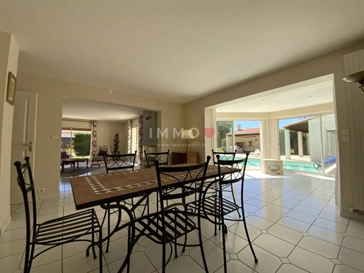 Charming Bright Villa with Pool