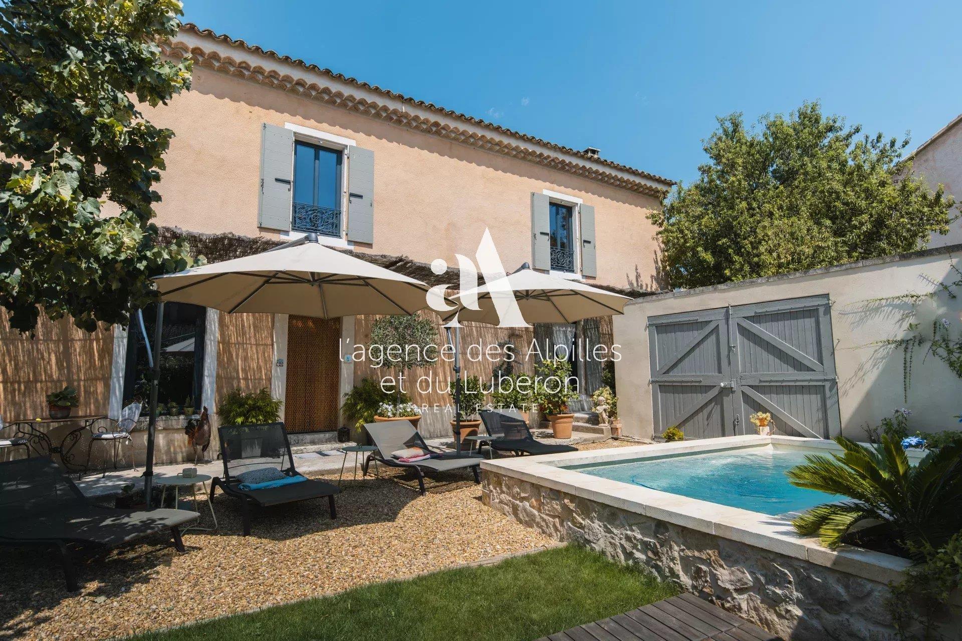 Oppède - Maison De Village Avec Jardin Et Bassin