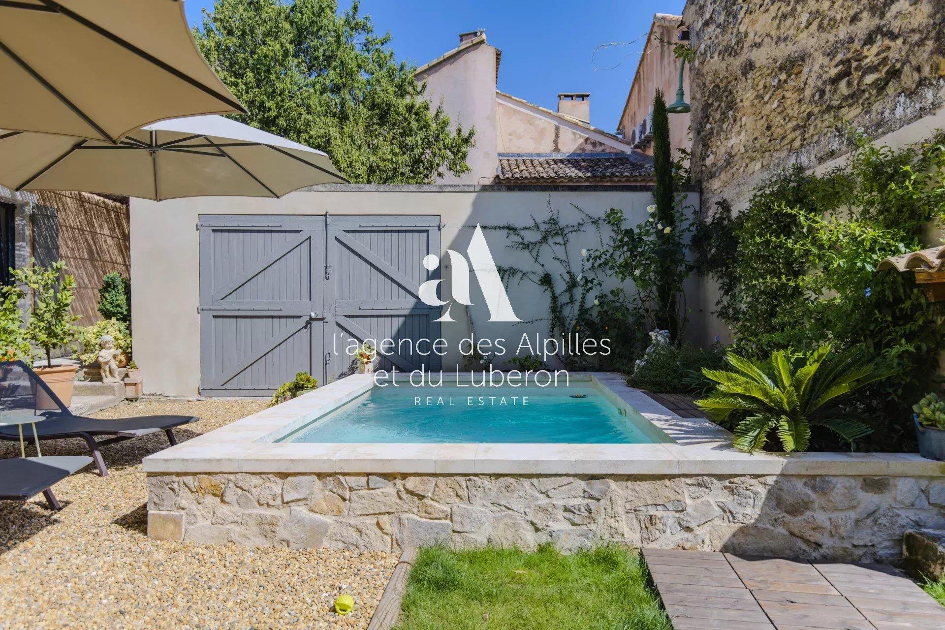 Oppède - Maison De Village Avec Jardin Et Bassin