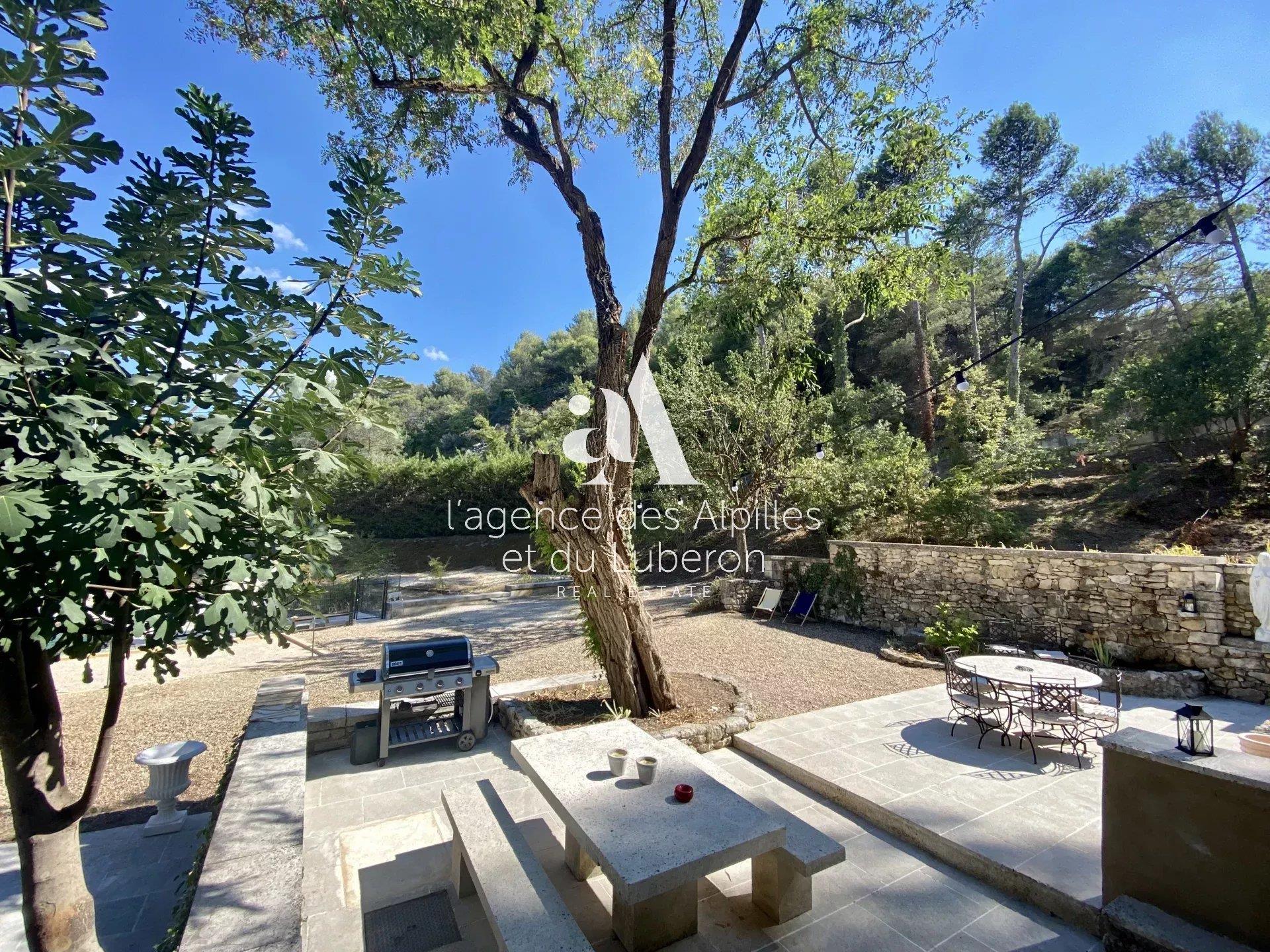 Oppède- Bastide Au Calme Avec Piscine
