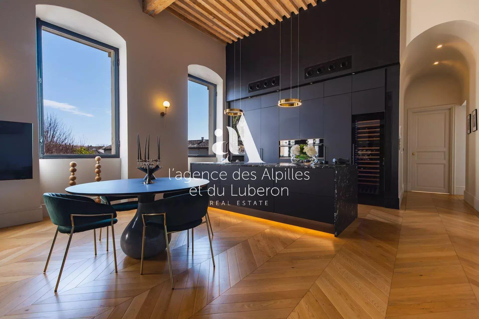 Isle-Sur-La-Sorgue- Prestigious Town House