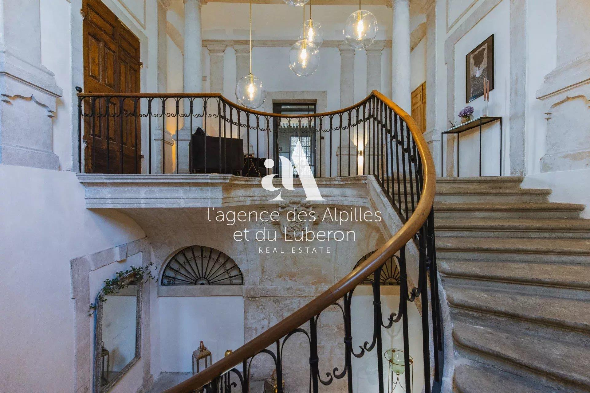 Isle-Sur-La-Sorgue- Prestigious Town House