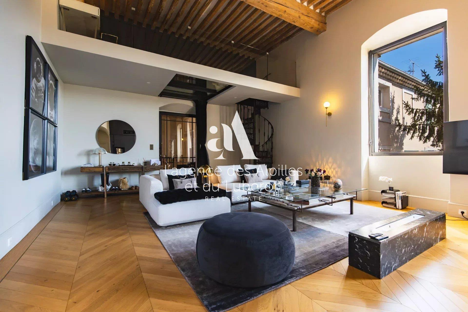 Isle-Sur-La-Sorgue- Prestigious Town House