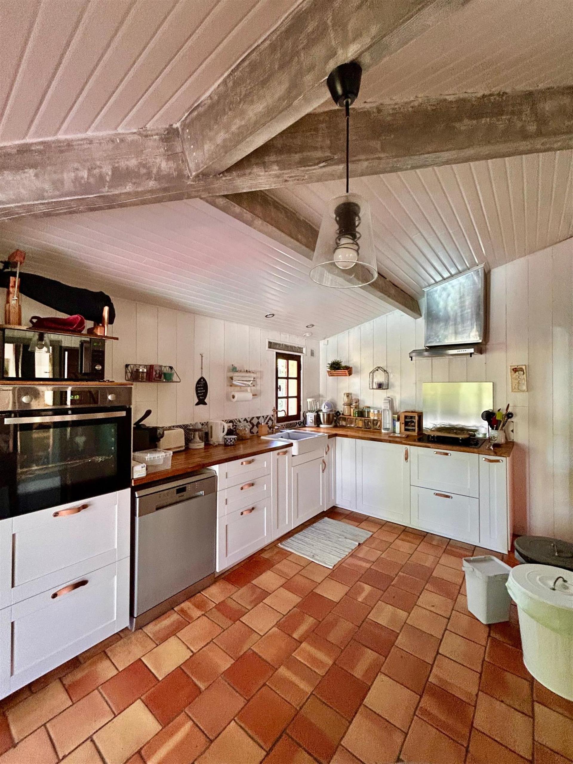 Purchase: Luxury property (33220)
