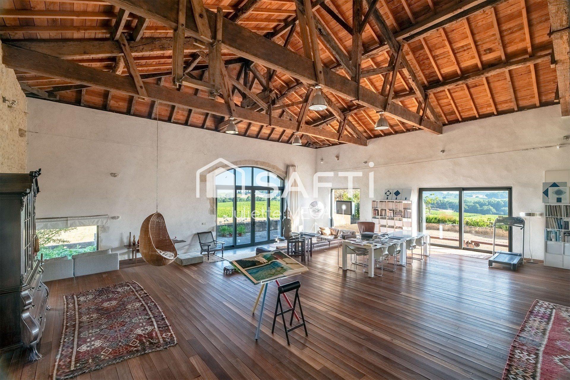 Purchase: Luxury property (33890)