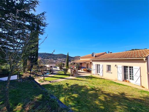 Pleasant villa with 153 m² plus independent gite on a 1920 m² plot with pool and stunning views !