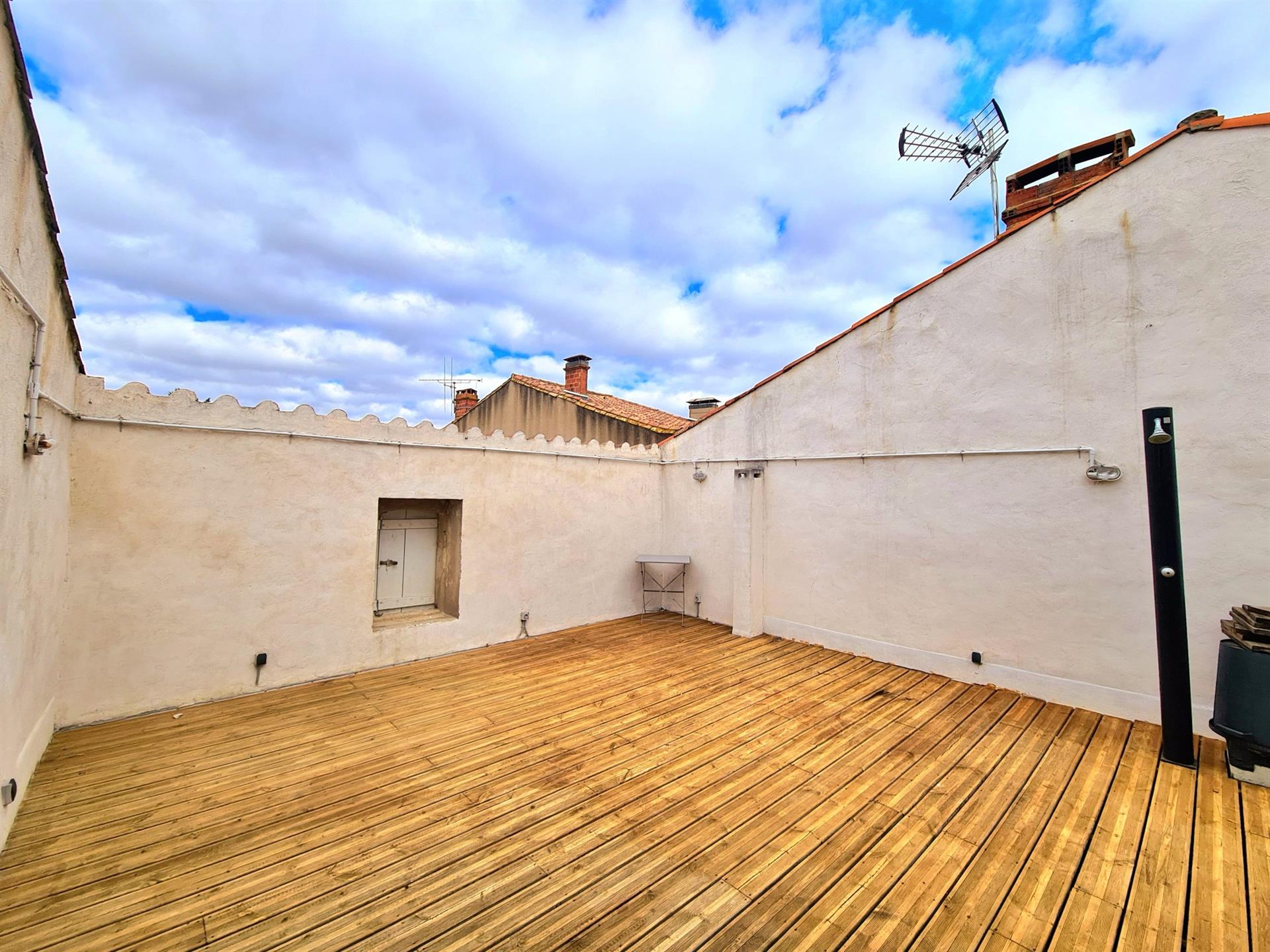 Fully Renovated Maison De Maitre With 5 Bedrooms, Garage, Spa And Superb Terrace