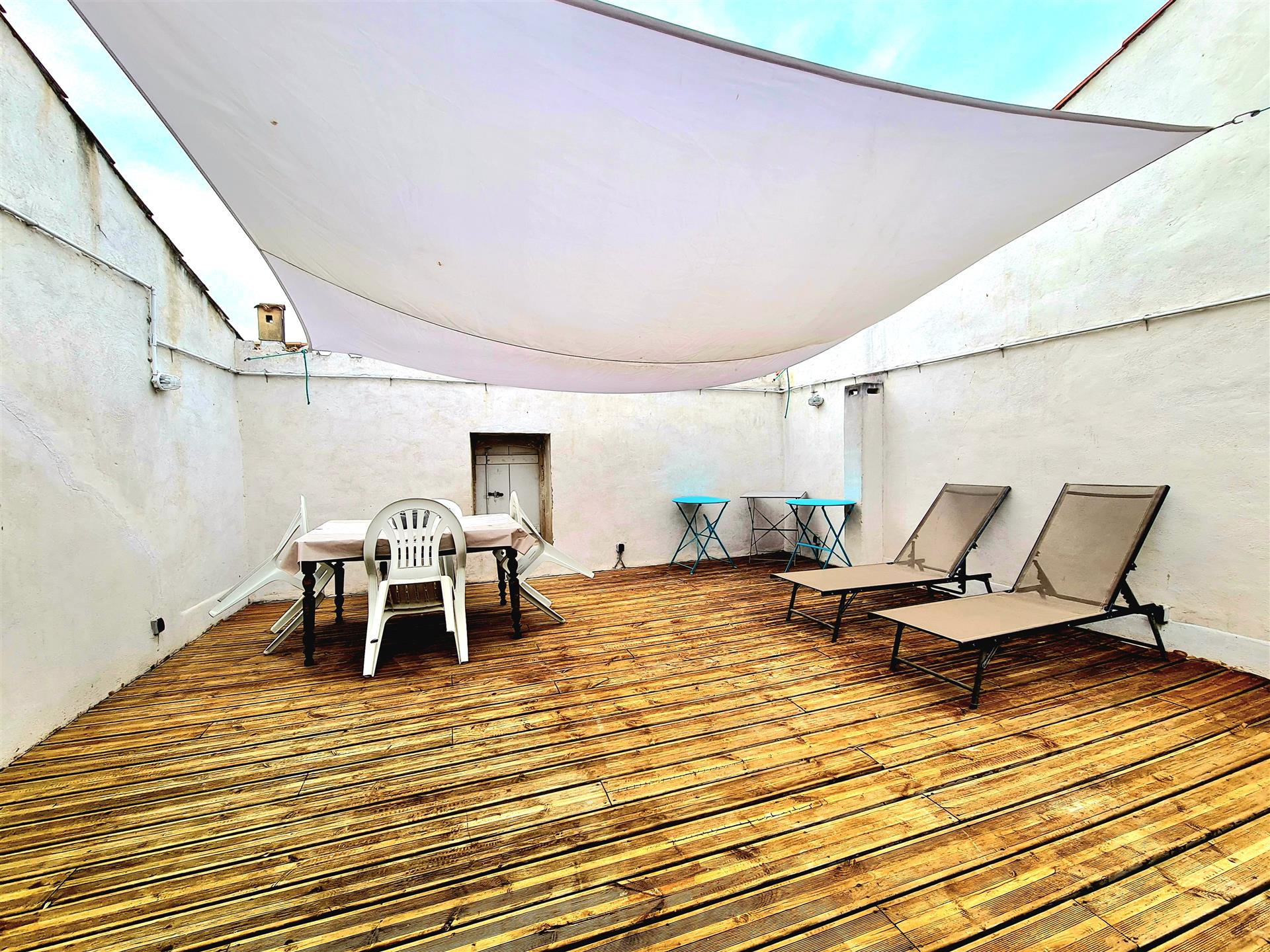 Fully Renovated Maison De Maitre With 5 Bedrooms, Garage, Spa And Superb Terrace